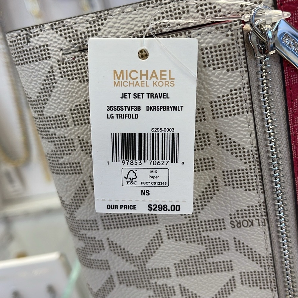 MICHAEL KORS Jet Set Travel Signature Logo Tri-Fold Wallet
DARK RASPBERRY MULTI - Picture 9 of 16